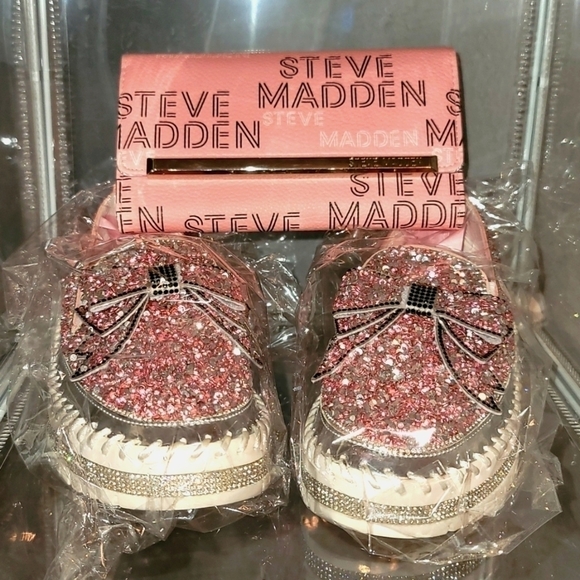 Steve Madden Wallet  NWOT - Picture 1 of 6